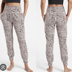Athleta Salutation Textured Jogger Meadow Decadent Chocolate Leopard Size XL